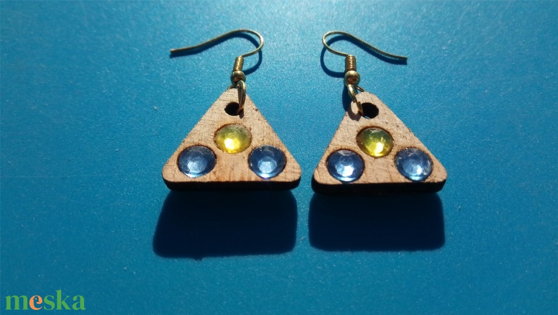 Sárga, kék strasszos buli fülbevaló Karácsonyra, szilveszterre, mikulásra, vidám házibuliba, koncertre vagy ajándékba. - esküvő - ékszer - fülbevaló - Meska.hu