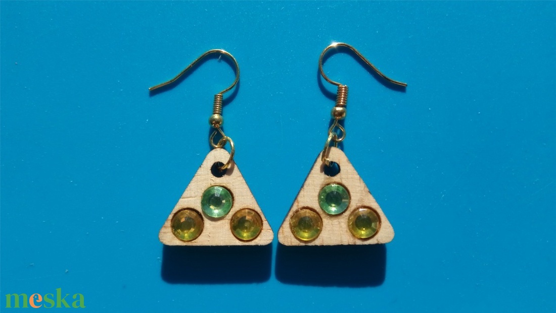 Zöld, sárga strasszos buli fülbevaló Karácsonyra, szilveszterre, mikulásra, vidám házibuliba, koncertre vagy ajándékba. - esküvő - ékszer - fülbevaló - Meska.hu