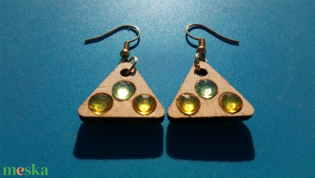 Zöld, sárga strasszos buli fülbevaló Karácsonyra, szilveszterre, mikulásra, vidám házibuliba, koncertre vagy ajándékba. - esküvő - ékszer - fülbevaló - Meska.hu