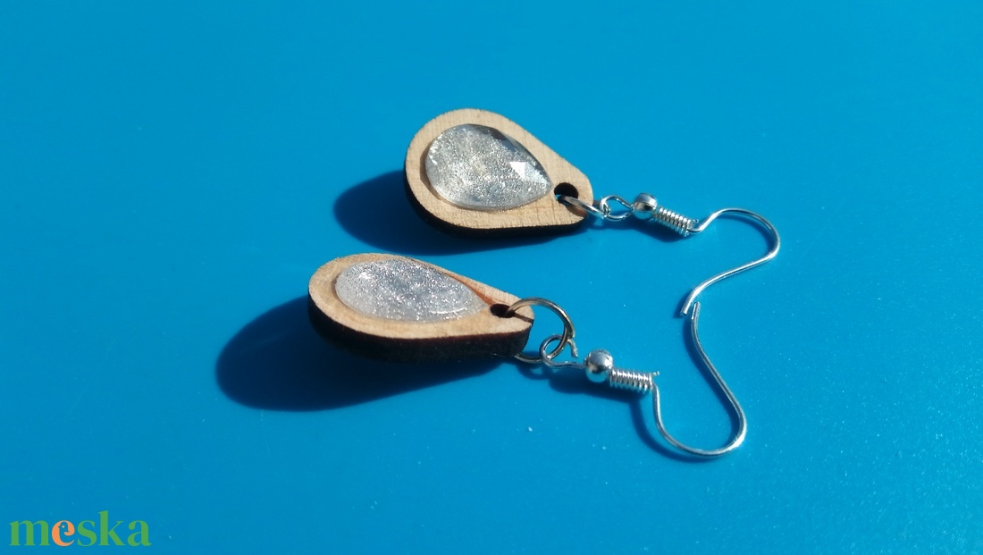 Ezüst csepp strasszos buli fülbevaló Karácsonyra, szilveszterre, mikulásra, vidám házibuliba, koncertre vagy ajándékba. - esküvő - ékszer - fülbevaló - Meska.hu