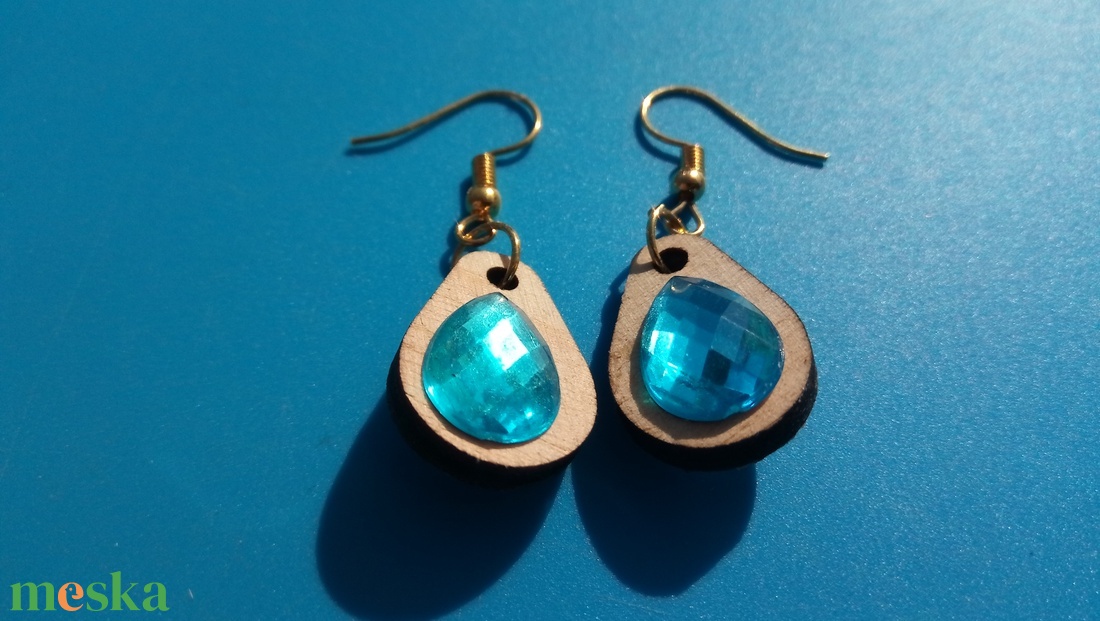 Kék csepp strasszos buli fülbevaló Karácsonyra, szilveszterre, mikulásra, vidám házibuliba, koncertre vagy ajándékba. - esküvő - ékszer - fülbevaló - Meska.hu