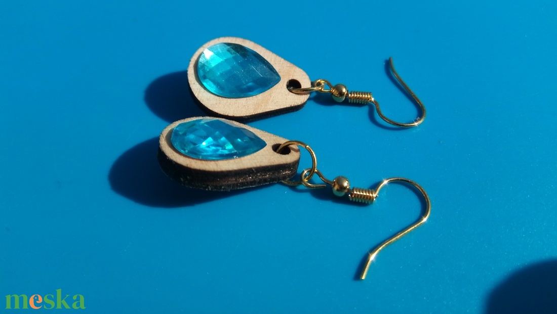 Kék csepp strasszos buli fülbevaló Karácsonyra, szilveszterre, mikulásra, vidám házibuliba, koncertre vagy ajándékba. - esküvő - ékszer - fülbevaló - Meska.hu