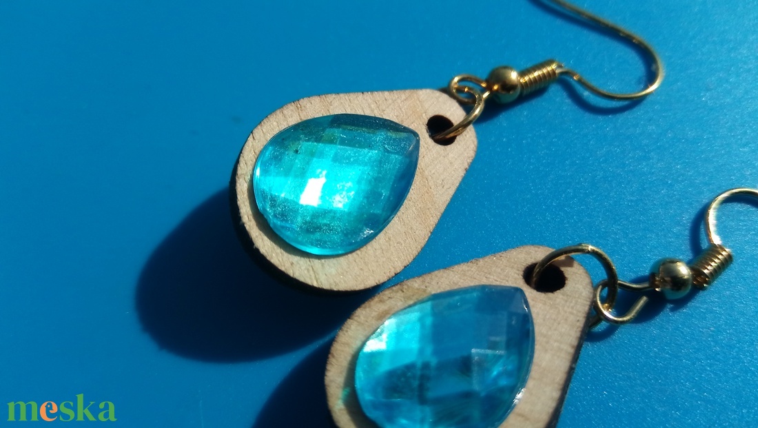 Kék csepp strasszos buli fülbevaló Karácsonyra, szilveszterre, mikulásra, vidám házibuliba, koncertre vagy ajándékba. - esküvő - ékszer - fülbevaló - Meska.hu