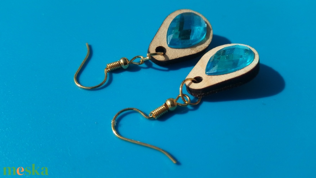 Kék csepp strasszos buli fülbevaló Karácsonyra, szilveszterre, mikulásra, vidám házibuliba, koncertre vagy ajándékba. - esküvő - ékszer - fülbevaló - Meska.hu