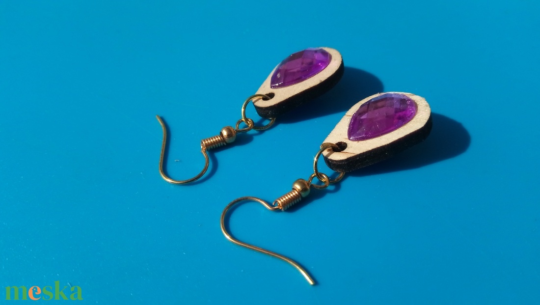 Lila csepp strasszos buli fülbevaló Karácsonyra, szilveszterre, mikulásra, vidám házibuliba, koncertre vagy ajándékba. - esküvő - ékszer - fülbevaló - Meska.hu