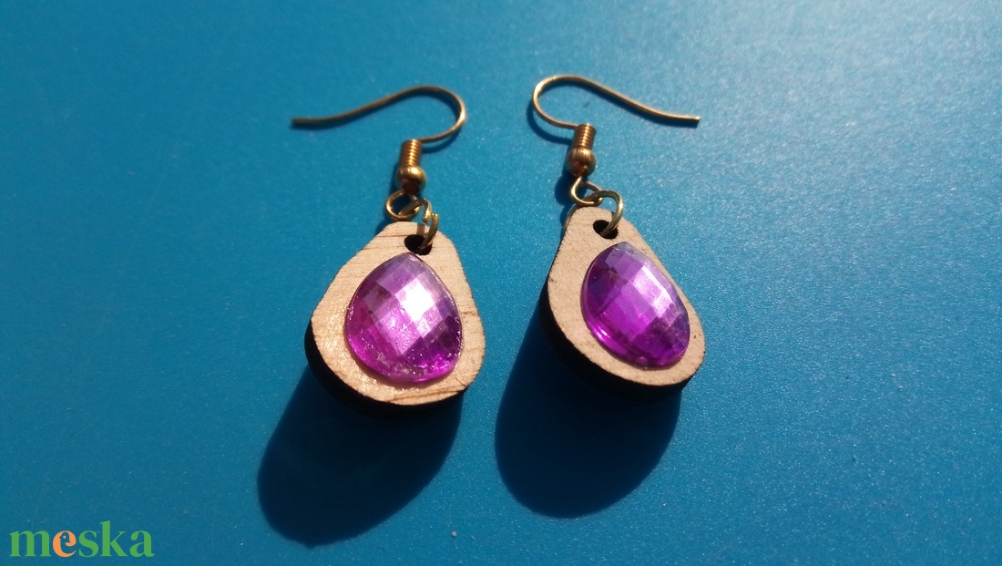 Lila csepp strasszos buli fülbevaló Karácsonyra, szilveszterre, mikulásra, vidám házibuliba, koncertre vagy ajándékba. - esküvő - ékszer - fülbevaló - Meska.hu