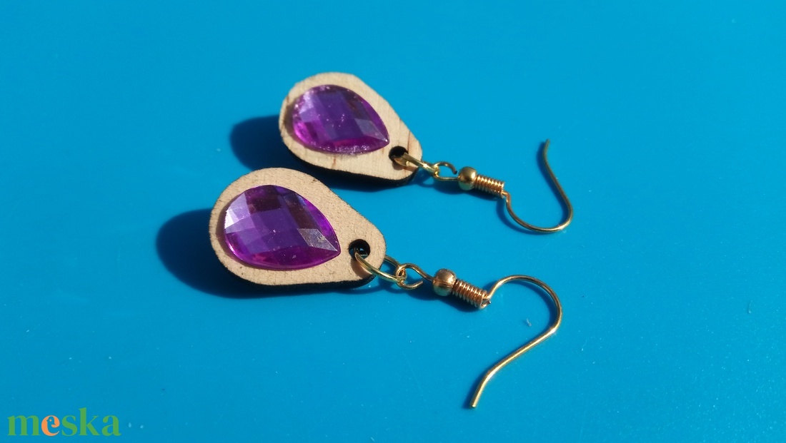 Lila csepp strasszos buli fülbevaló Karácsonyra, szilveszterre, mikulásra, vidám házibuliba, koncertre vagy ajándékba. - esküvő - ékszer - fülbevaló - Meska.hu