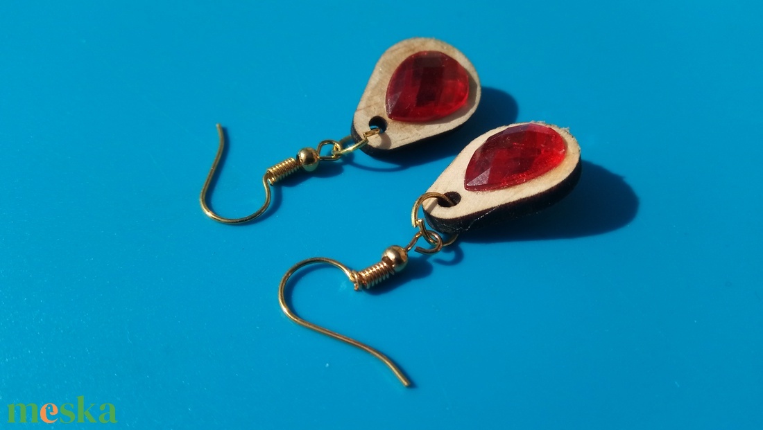 Piros csepp strasszos buli fülbevaló Karácsonyra, szilveszterre, mikulásra, vidám házibuliba, koncertre vagy ajándékba. - esküvő - ékszer - fülbevaló - Meska.hu