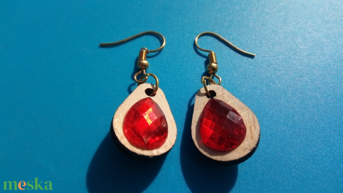 Piros csepp strasszos buli fülbevaló Karácsonyra, szilveszterre, mikulásra, vidám házibuliba, koncertre vagy ajándékba. - esküvő - ékszer - fülbevaló - Meska.hu