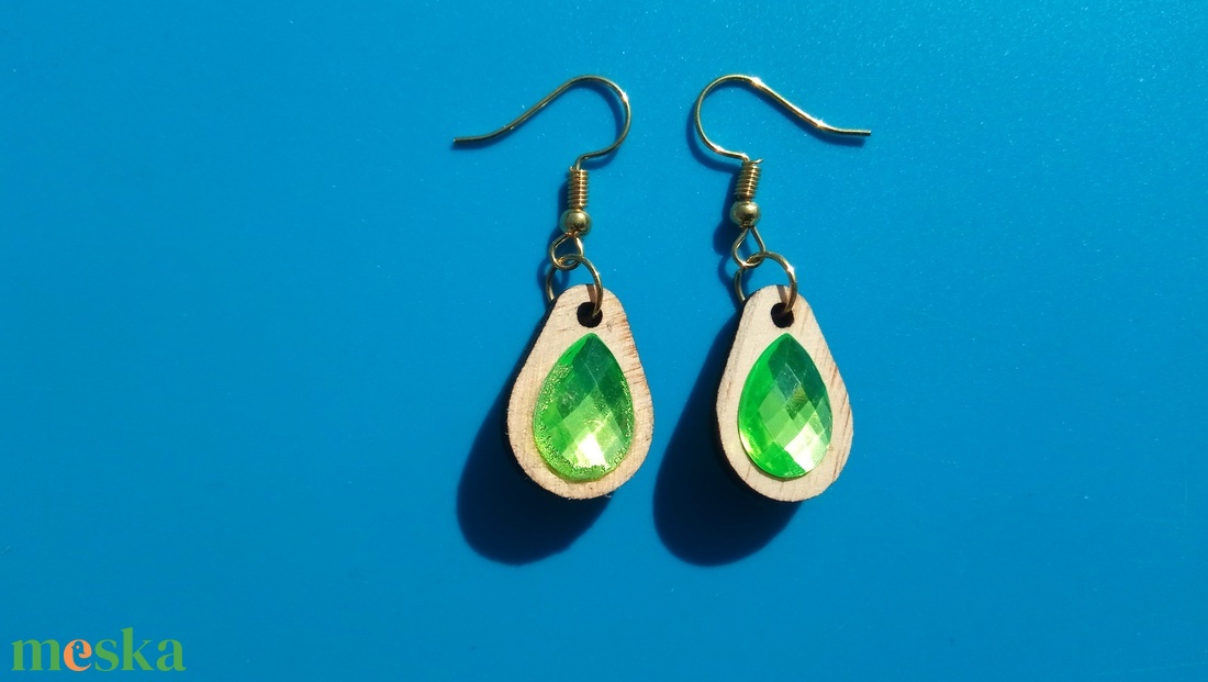 Zöld csepp strasszos buli fülbevaló Karácsonyra, szilveszterre, mikulásra, vidám házibuliba, koncertre vagy ajándékba. - esküvő - ékszer - fülbevaló - Meska.hu