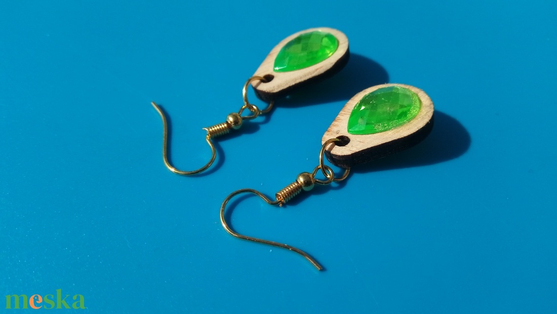 Zöld csepp strasszos buli fülbevaló Karácsonyra, szilveszterre, mikulásra, vidám házibuliba, koncertre vagy ajándékba. - esküvő - ékszer - fülbevaló - Meska.hu