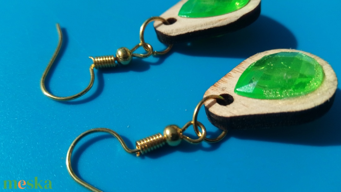 Zöld csepp strasszos buli fülbevaló Karácsonyra, szilveszterre, mikulásra, vidám házibuliba, koncertre vagy ajándékba. - esküvő - ékszer - fülbevaló - Meska.hu