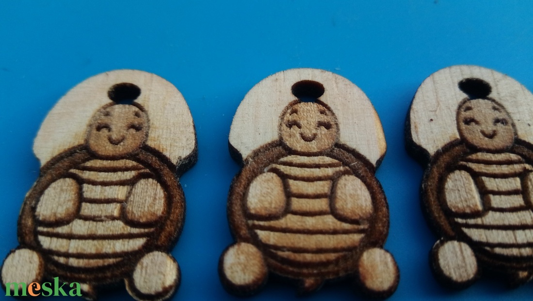 Teknősös cipőfűződísz. Teknőcös, teknős, teknőc mintás dísz. Teknőssel, teknőccel készült karlánc, bokalánc alapanyag. - ékszer - lábdísz és testékszer - lábgyűrű és lábdísz - Meska.hu