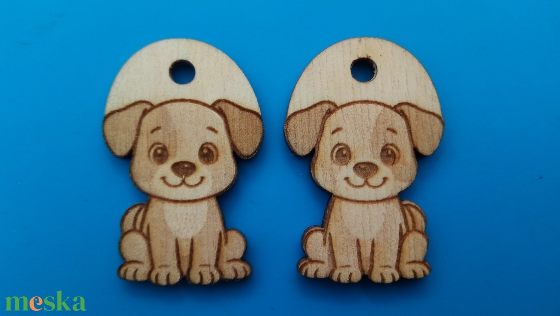 Kutyás zsinórdísz. Kutya mintával készült háti- és tornazsákdísz. Kutyával készült függődísz. A csomagban 2 db van. - ékszer - lábdísz és testékszer - lábgyűrű és lábdísz - Meska.hu