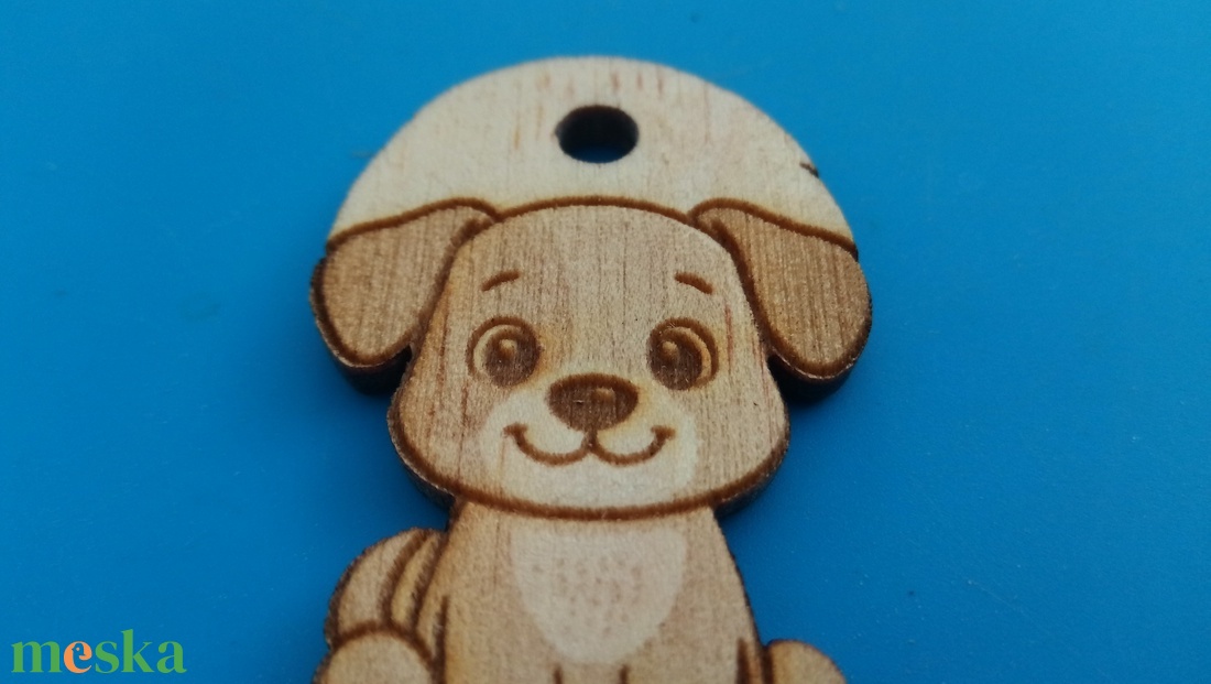 Kutyás zsinórdísz. Kutya mintával készült háti- és tornazsákdísz. Kutyával készült függődísz. A csomagban 2 db van. - ékszer - lábdísz és testékszer - lábgyűrű és lábdísz - Meska.hu