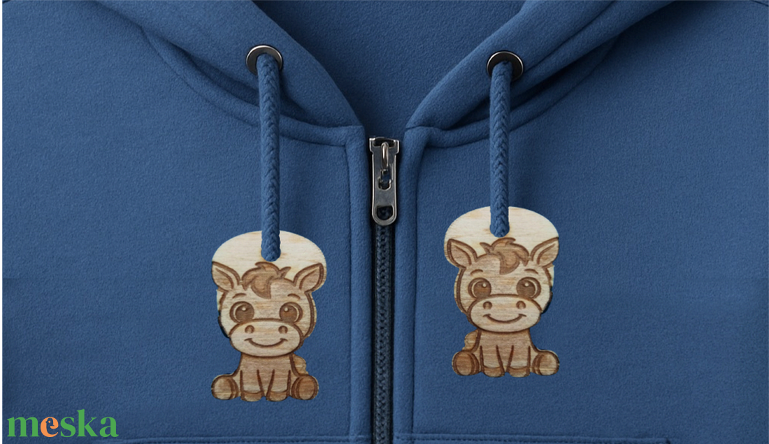 Lovas zsinórdísz. Ló, lovacska mintával készült háti- és tornazsákdísz. Lóval készült függődísz. A csomagban 2 db van. - ékszer - lábdísz és testékszer - lábgyűrű és lábdísz - Meska.hu