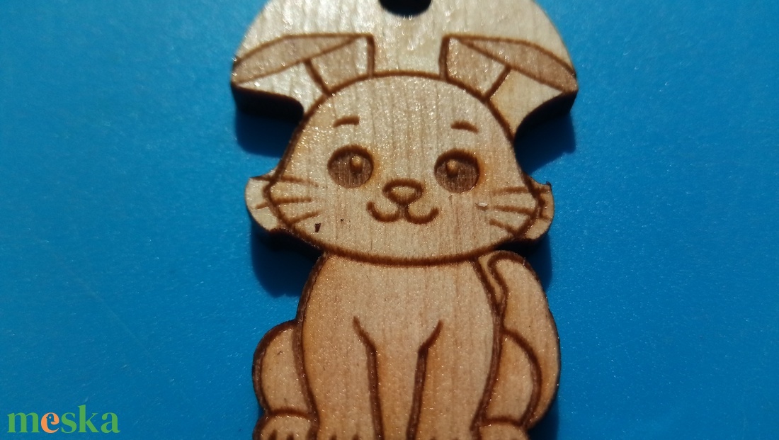 Nyuszis zsinórdísz. Nyuszi mintával készült háti- és tornazsákdísz. Nyuszival készült függődísz. A csomagban 2 db van. - ékszer - lábdísz és testékszer - lábgyűrű és lábdísz - Meska.hu