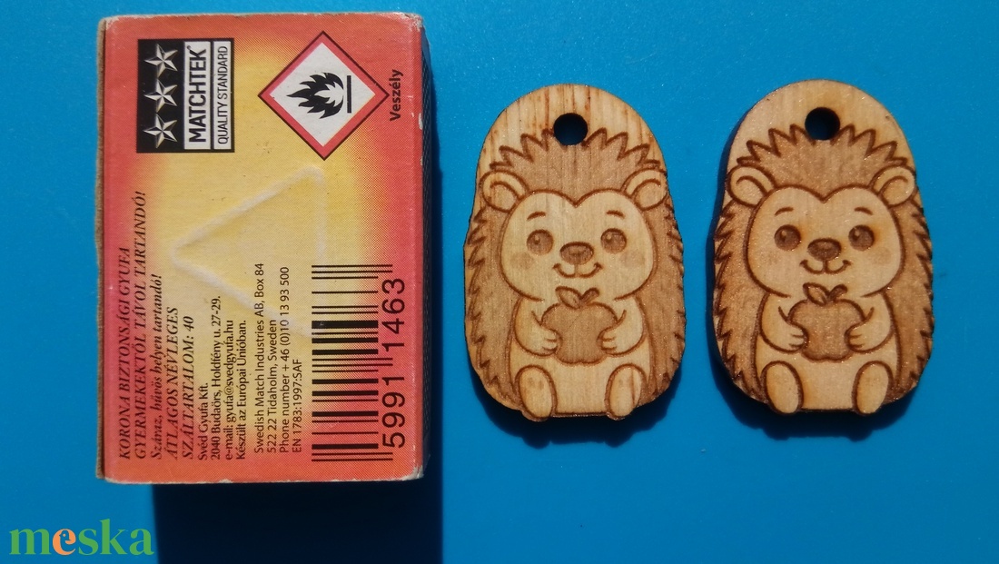 Sündisznós sünis zsinórdísz Süni mintával készült háti és tornazsákdísz. Sünivel készült függődísz. A csomagban 2 db van - ékszer - lábdísz és testékszer - lábgyűrű és lábdísz - Meska.hu