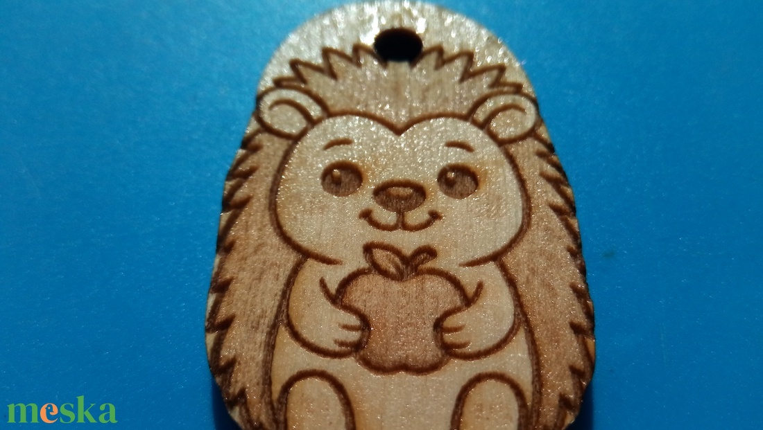 Sündisznós sünis zsinórdísz Süni mintával készült háti és tornazsákdísz. Sünivel készült függődísz. A csomagban 2 db van - ékszer - lábdísz és testékszer - lábgyűrű és lábdísz - Meska.hu