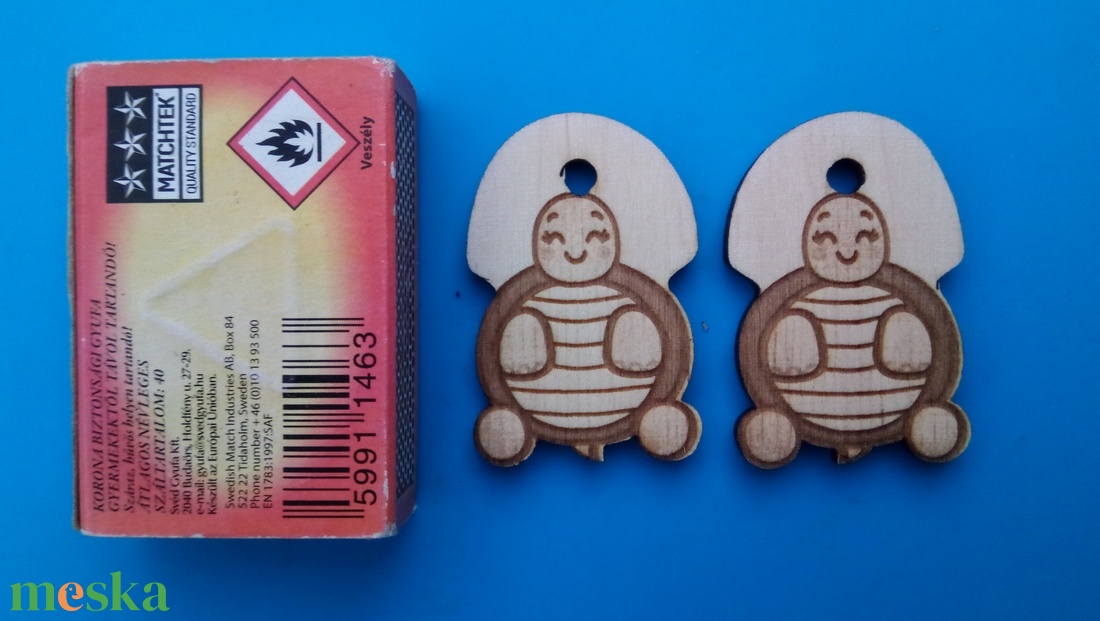 Teknősös zsinórdísz Teknős mintával készült háti- és tornazsákdísz. Teknőssel készült függődísz. A csomagban 2 db van - ékszer - lábdísz és testékszer - lábgyűrű és lábdísz - Meska.hu