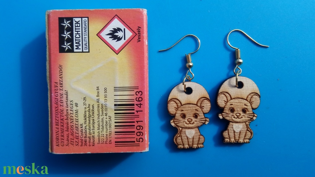 Egér fülbevaló. Egeres füldísz, egérrel. Kiváló ajándék lánynak, vidám hölgynek, nőnek szilveszterre vagy bármikor - esküvő - ékszer - fülbevaló - Meska.hu