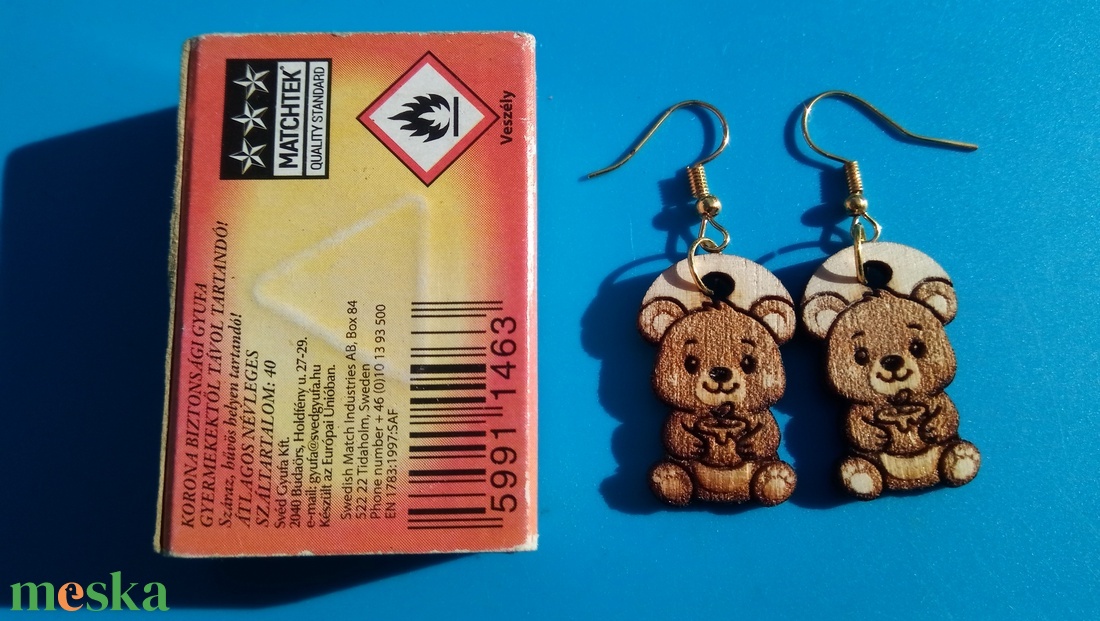 Maci, medve fülbevaló. Macis füldísz macival. Kiváló ajándék lánynak, vidám hölgynek, nőnek szilveszterre vagy bármikor. - esküvő - ékszer - fülbevaló - Meska.hu
