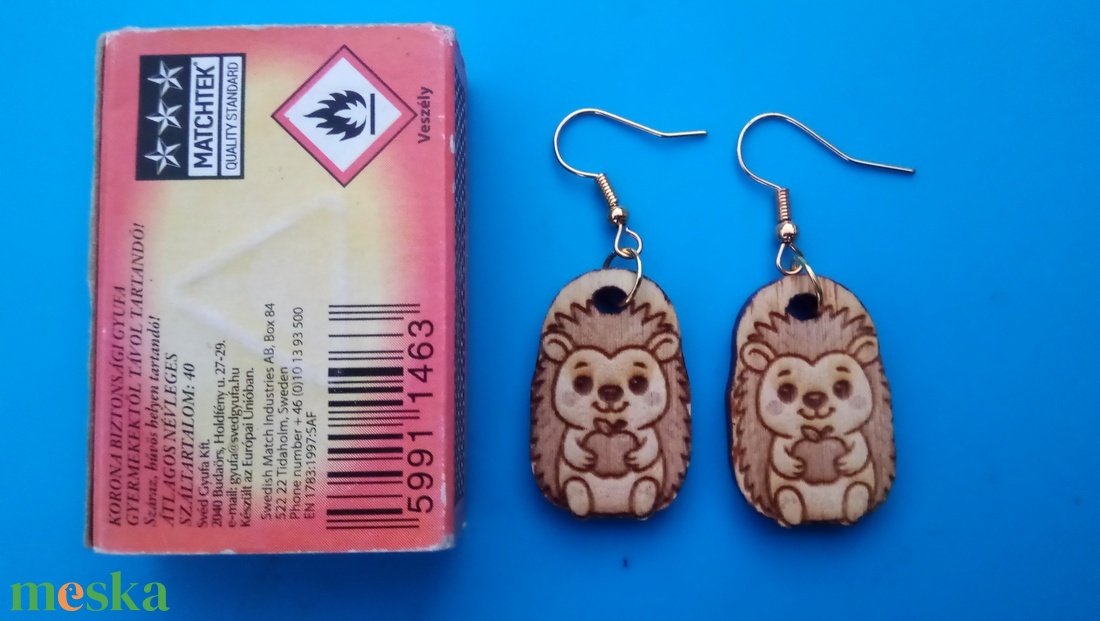 Süni sündisznó fülbevaló Sünis füldísz sünnel Kiváló ajándék lánynak, vidám hölgynek, nőnek szilveszterre vagy bármikor. - esküvő - ékszer - fülbevaló - Meska.hu