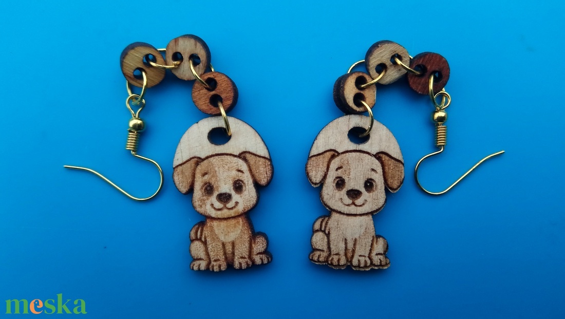 Láncos Kutya fülbevaló. Kutyás füldísz kutyával. Kiváló ajándék lánynak, vidám hölgynek, nőnek szilveszterre. - esküvő - ékszer - fülbevaló - Meska.hu