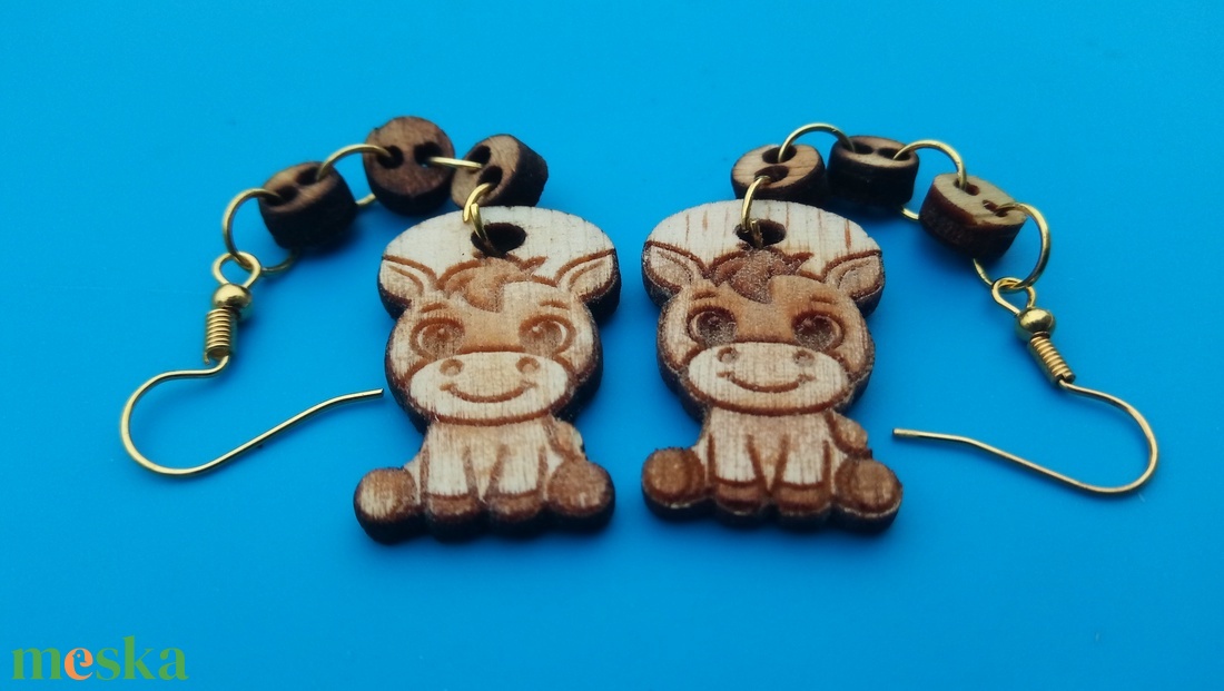 Láncos Ló, lovacska fülbevaló. Lovas füldísz lóval. Kiváló ajándék lánynak, vidám hölgynek, nőnek szilveszterre. - esküvő - ékszer - fülbevaló - Meska.hu