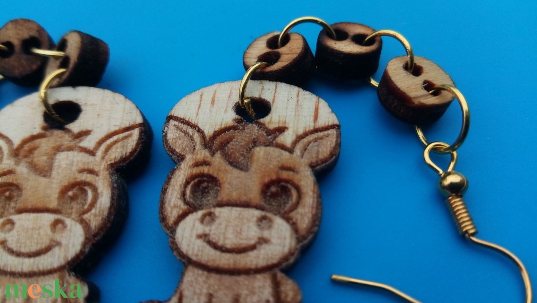 Láncos Ló, lovacska fülbevaló. Lovas füldísz lóval. Kiváló ajándék lánynak, vidám hölgynek, nőnek szilveszterre. - esküvő - ékszer - fülbevaló - Meska.hu