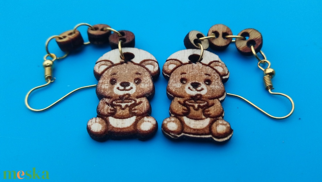 Láncos Maci, medve fülbevaló. Macis füldísz macival. Kiváló ajándék lánynak, vidám hölgynek, nőnek szilveszterre. - esküvő - ékszer - fülbevaló - Meska.hu