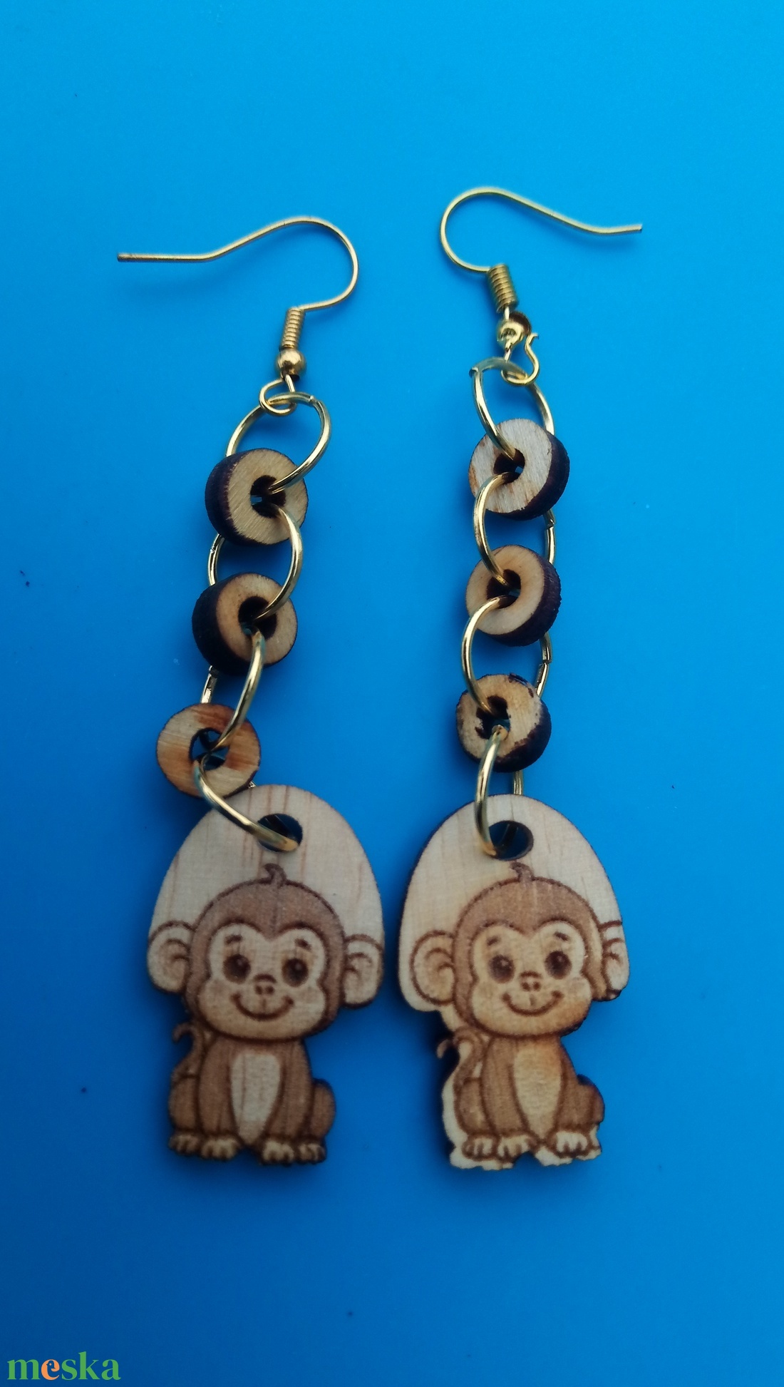 Láncos, lógós, Majom fülbevaló. Majmos füldísz majommal. Kiváló ajándék lánynak, vidám hölgynek, nőnek szilveszterre. - esküvő - ékszer - fülbevaló - Meska.hu
