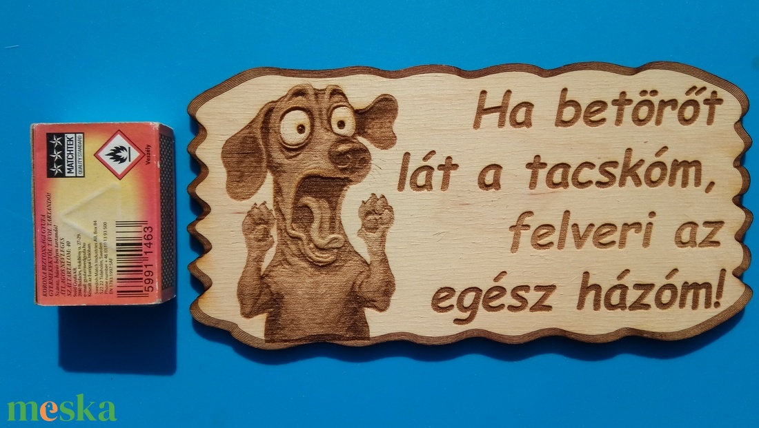 Humoros(nak szánt) kutyatábla. Félős tacskó.  Vigyázz a kutya harap helyett.  - otthon & életmód - dekoráció - kép & falikép - táblakép - Meska.hu