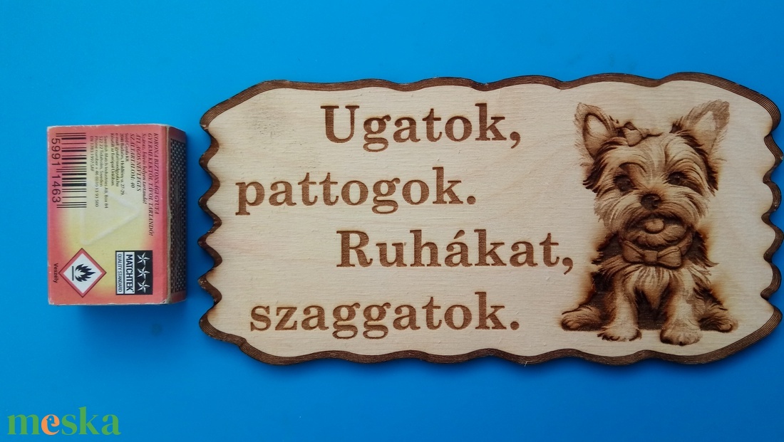 Humoros(nak szánt) kutyatábla. Pattogó kutyus.  Vigyázz a kutya harap helyett.  - otthon & életmód - dekoráció - kép & falikép - táblakép - Meska.hu