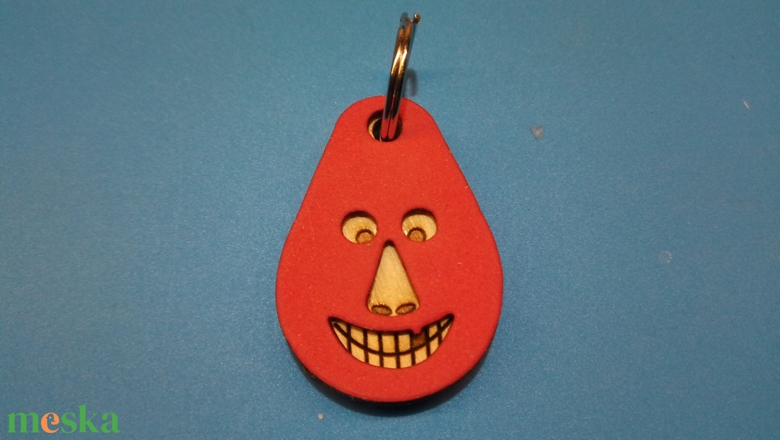 Piros, Vidám Busó kulcstartó. Gumírozott felület, gravírozott alappal. Vidámaknak jár, búsulóknak vidító ajándék. - táska & tok - kulcstartó & táskadísz - kulcstartó - Meska.hu