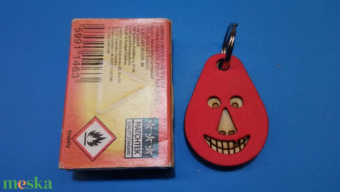 Piros, Vidám Busó kulcstartó. Gumírozott felület, gravírozott alappal. Vidámaknak jár, búsulóknak vidító ajándék. - táska & tok - kulcstartó & táskadísz - kulcstartó - Meska.hu