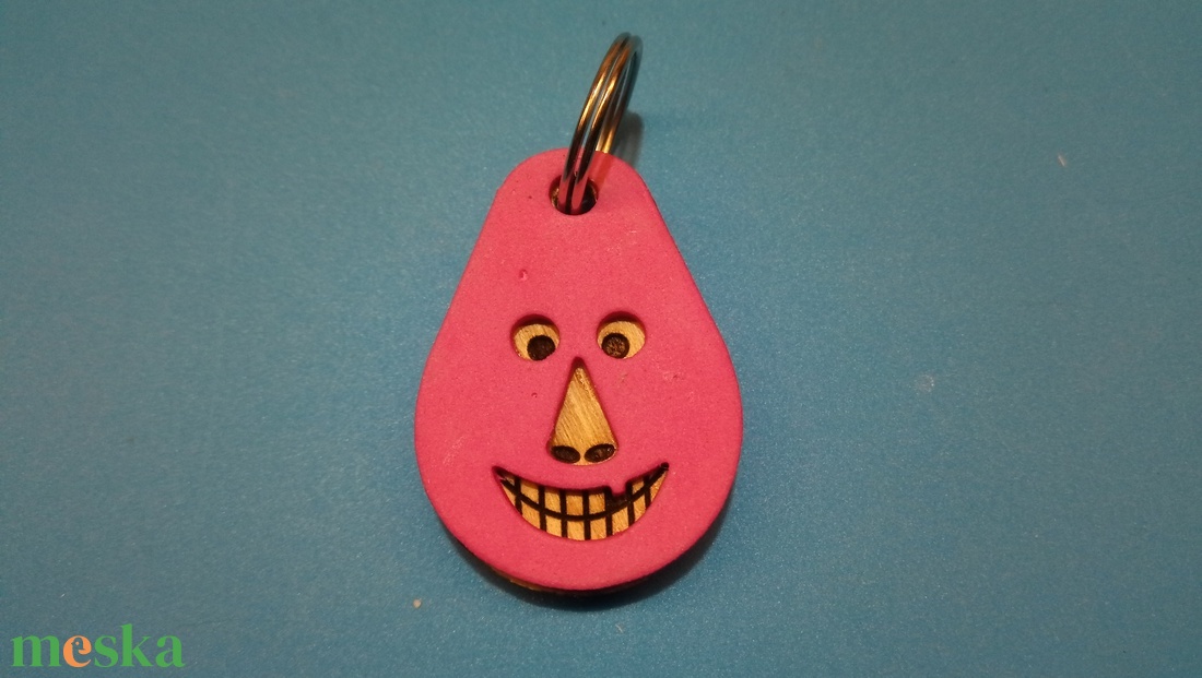 Rózsaszín, Vidám Busó kulcstartó. Gumírozott felület, gravírozott alappal. Vidámaknak jár, búsulóknak vidító ajándék. - táska & tok - kulcstartó & táskadísz - kulcstartó - Meska.hu