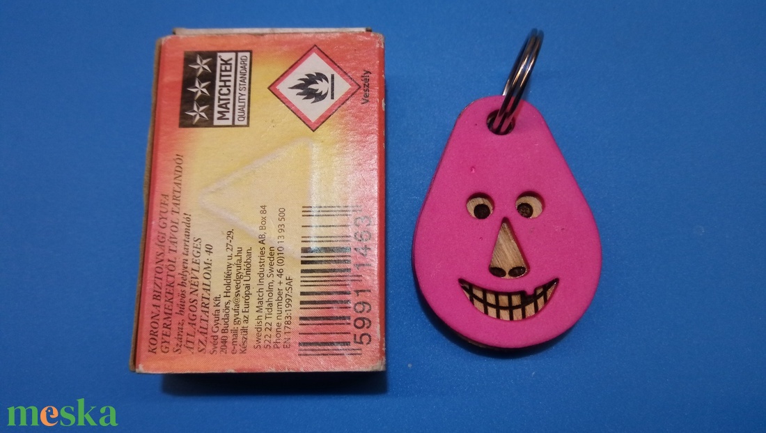 Rózsaszín, Vidám Busó kulcstartó. Gumírozott felület, gravírozott alappal. Vidámaknak jár, búsulóknak vidító ajándék. - táska & tok - kulcstartó & táskadísz - kulcstartó - Meska.hu