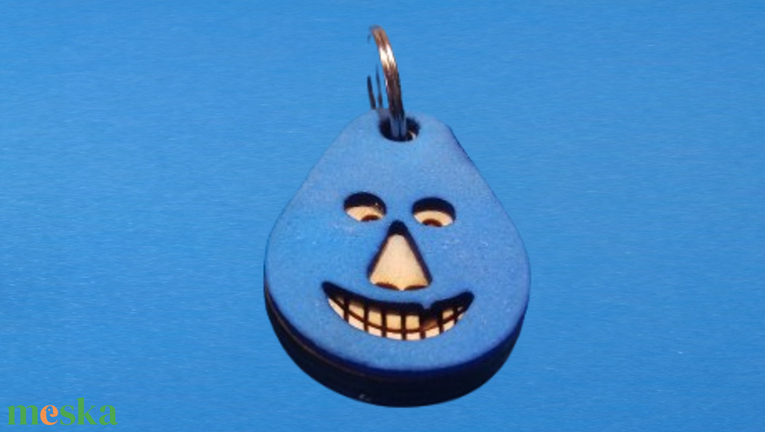 Kék, Vidám Busó kulcstartó. Gumírozott felület, gravírozott alappal. Vidámaknak jár, búsulóknak vidító ajándék. - táska & tok - kulcstartó & táskadísz - kulcstartó - Meska.hu