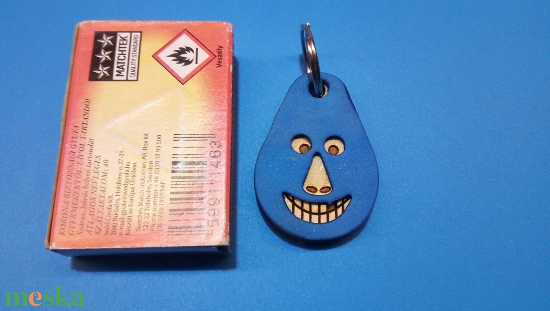 Kék, Vidám Busó kulcstartó. Gumírozott felület, gravírozott alappal. Vidámaknak jár, búsulóknak vidító ajándék. - táska & tok - kulcstartó & táskadísz - kulcstartó - Meska.hu