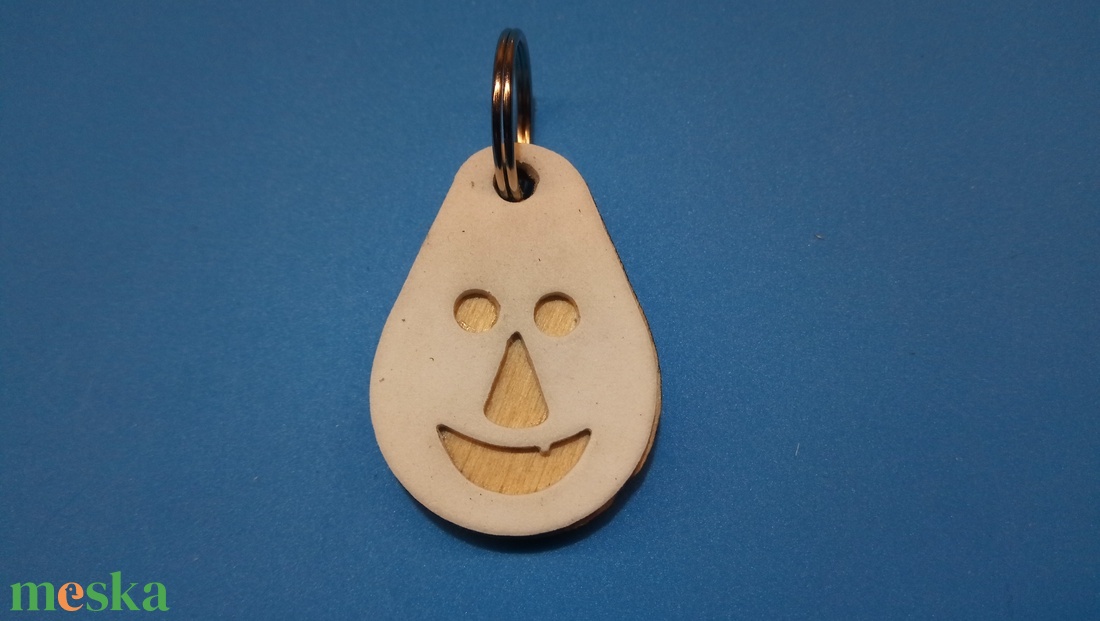 Fehér, Nevető kulcstartó. Vidám gyerekeknek, vicces felnőtteknek, humoros öregeknek vagy szomorúaknak ajándékba.  - táska & tok - kulcstartó & táskadísz - kulcstartó - Meska.hu