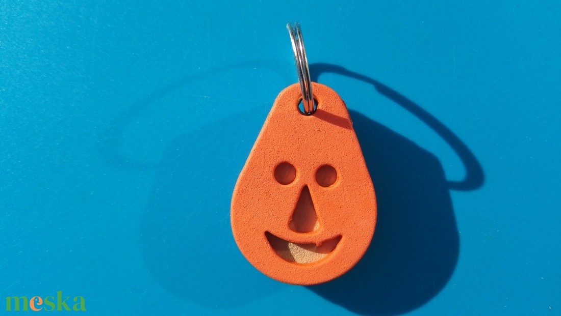 Narancssárga, Nevető kulcstartó Vidám gyerekeknek vicces felnőtteknek, humoros öregeknek vagy szomorúaknak ajándékba.  - táska & tok - kulcstartó & táskadísz - kulcstartó - Meska.hu