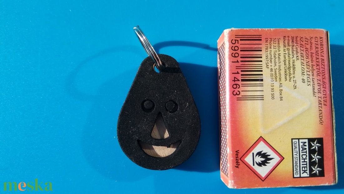 Fekete, Nevető kulcstartó. Vidám gyerekeknek, vicces felnőtteknek, humoros öregeknek vagy szomorúaknak ajándékba.  - táska & tok - kulcstartó & táskadísz - kulcstartó - Meska.hu