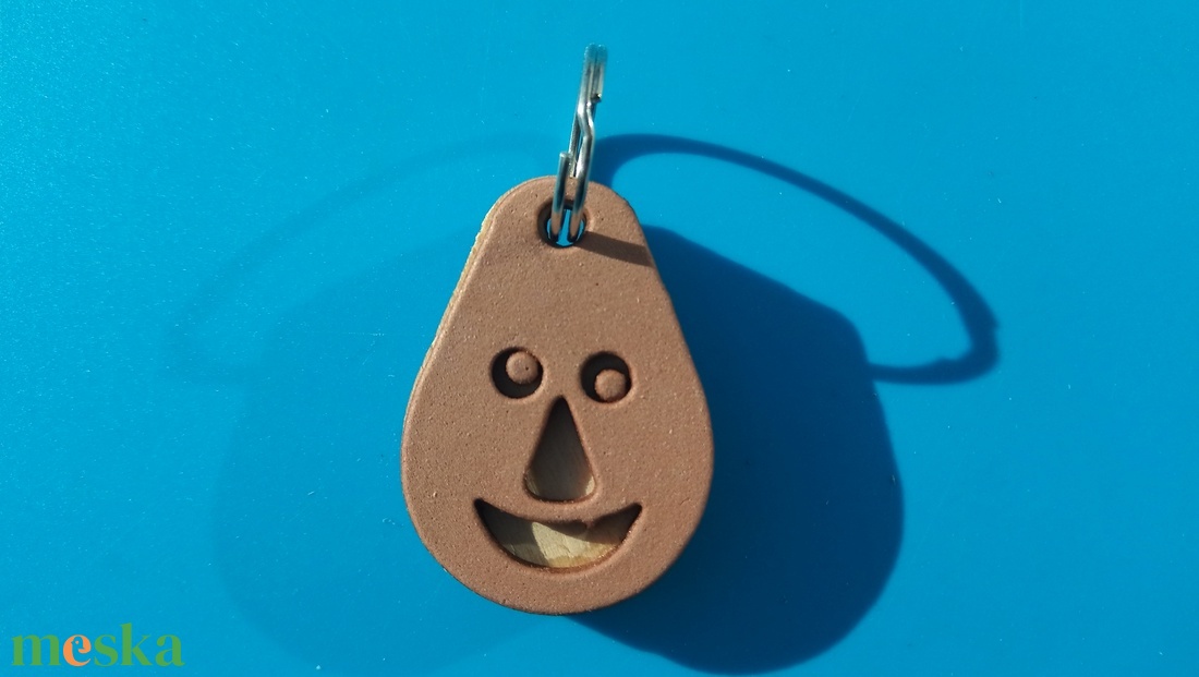 Barna, Nevető kulcstartó. Vidám gyerekeknek, vicces felnőtteknek, humoros öregeknek vagy szomorúaknak ajándékba.  - táska & tok - kulcstartó & táskadísz - kulcstartó - Meska.hu