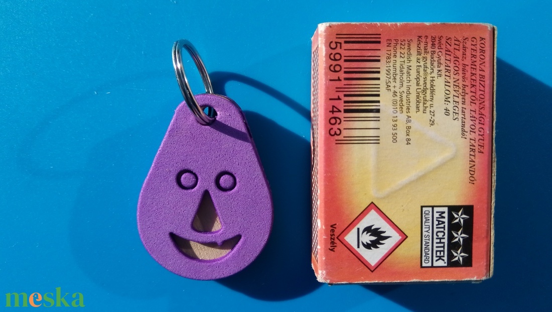 Lila, Nevető kulcstartó. Vidám gyerekeknek, vicces felnőtteknek, humoros öregeknek vagy szomorúaknak ajándékba.  - táska & tok - kulcstartó & táskadísz - kulcstartó - Meska.hu