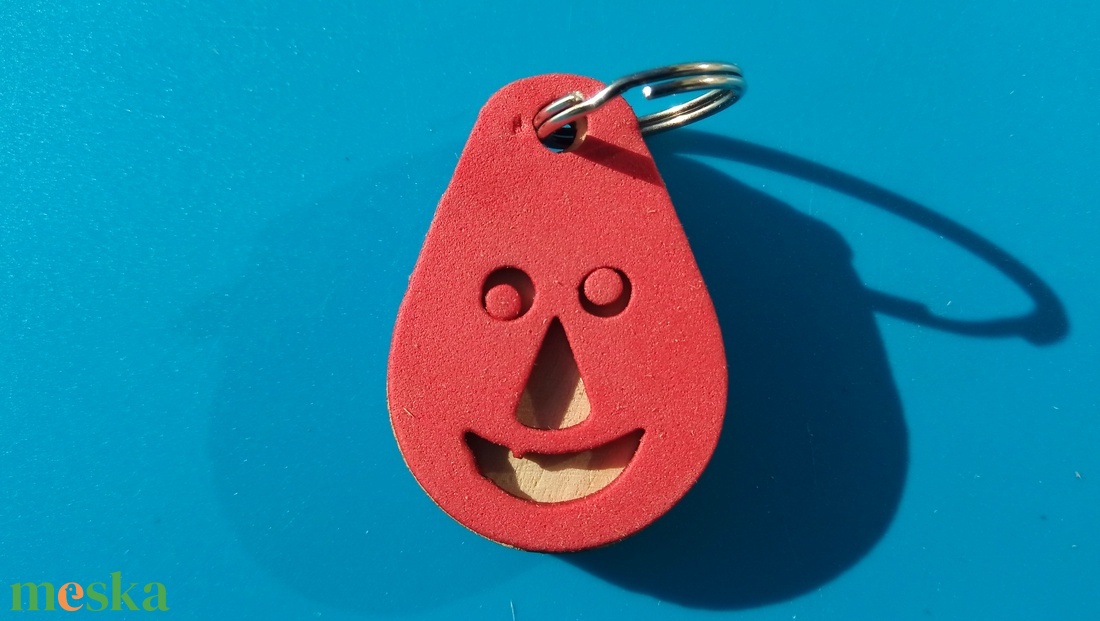 Piros, Nevető kulcstartó. Vidám gyerekeknek, vicces felnőtteknek, humoros öregeknek vagy szomorúaknak ajándékba.  - táska & tok - kulcstartó & táskadísz - kulcstartó - Meska.hu