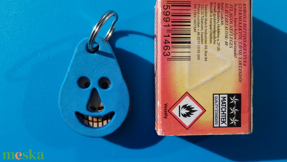 Kék, Vidám Busó kulcstartó. Gumírozott felület, gravírozott alappal. Vidámaknak jár, búsulóknak vidító ajándék. - táska & tok - kulcstartó & táskadísz - kulcstartó - Meska.hu