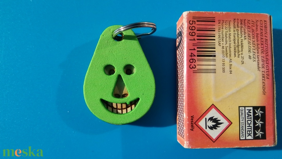 Zöld, Vidám Busó kulcstartó. Gumírozott felület, gravírozott alappal. Vidámaknak jár, búsulóknak vidító ajándék. - táska & tok - kulcstartó & táskadísz - kulcstartó - Meska.hu
