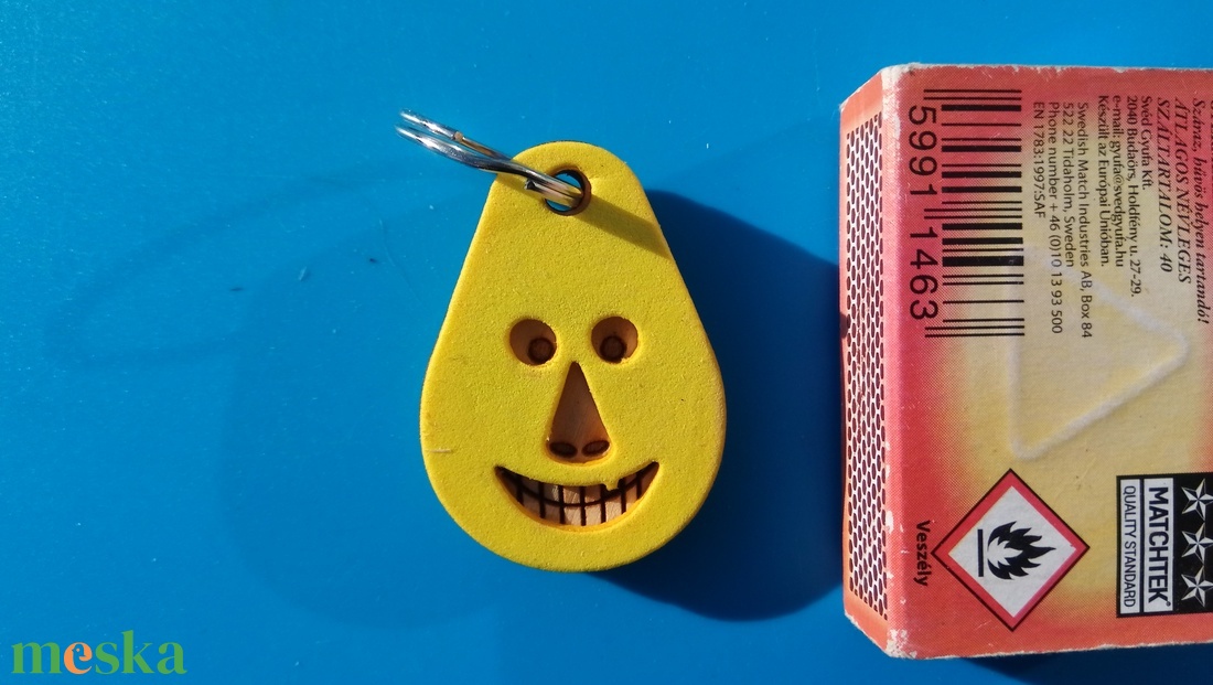 Sárga, Vidám Busó kulcstartó. Gumírozott felület, gravírozott alappal. Vidámaknak jár, búsulóknak vidító ajándék. - táska & tok - kulcstartó & táskadísz - kulcstartó - Meska.hu