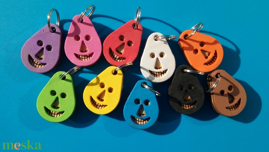 Narancssárga, Vidám Busó kulcstartó. Gumírozott felület gravírozott alappal. Vidámaknak jár, búsulóknak vidító ajándék - táska & tok - kulcstartó & táskadísz - kulcstartó - Meska.hu